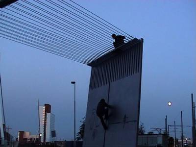 wire sculpture urban climbing heath bunting graeme hogg rotterdam