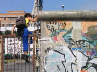 08tdf_de_berlinwall01.jpg