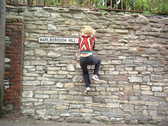 wall climb with sign suspension 