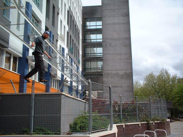 grid fence promenade approach