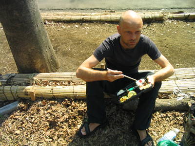 shinjuku park eating lunch box heath bunting