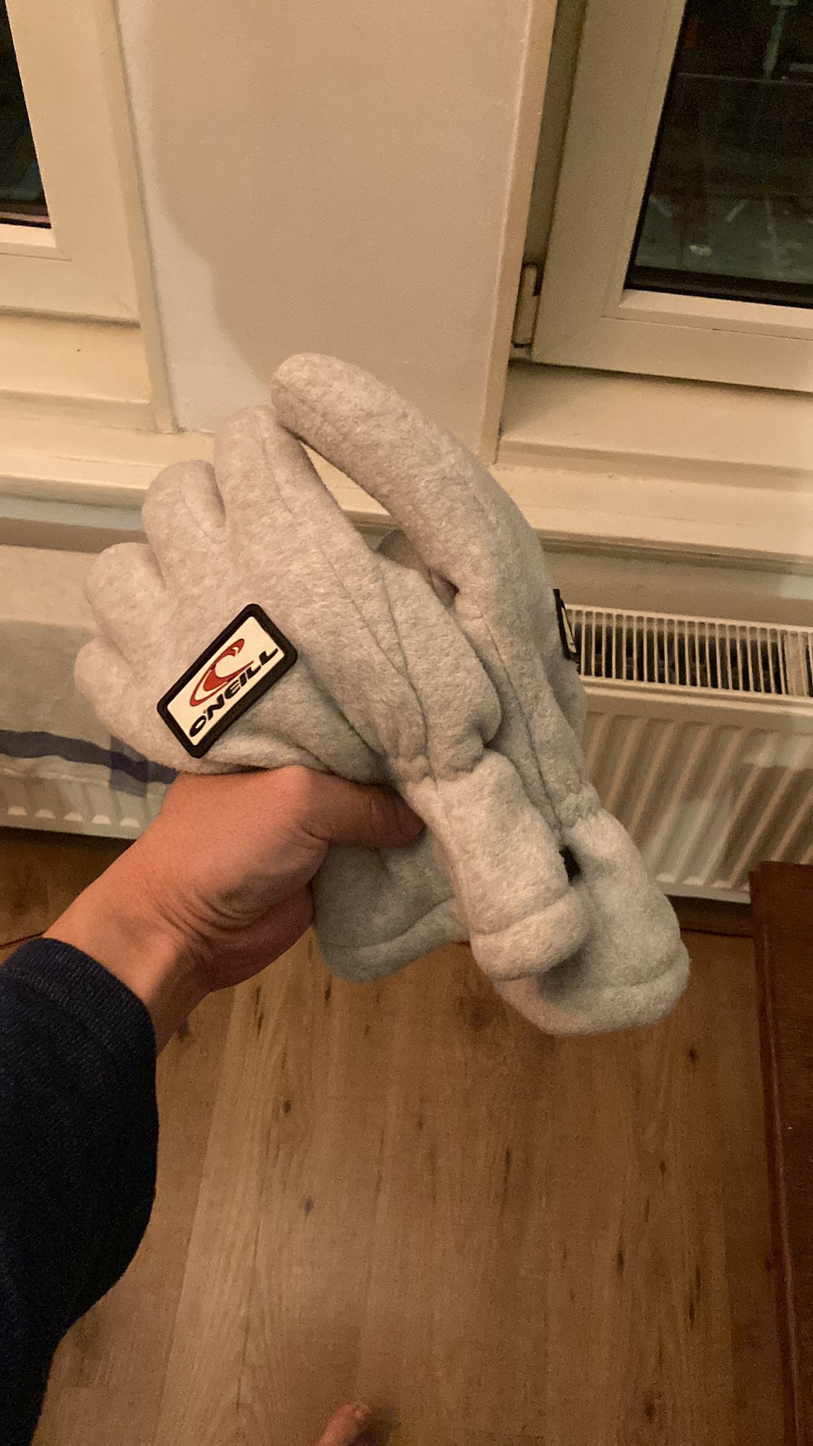 tofu no money hand shake