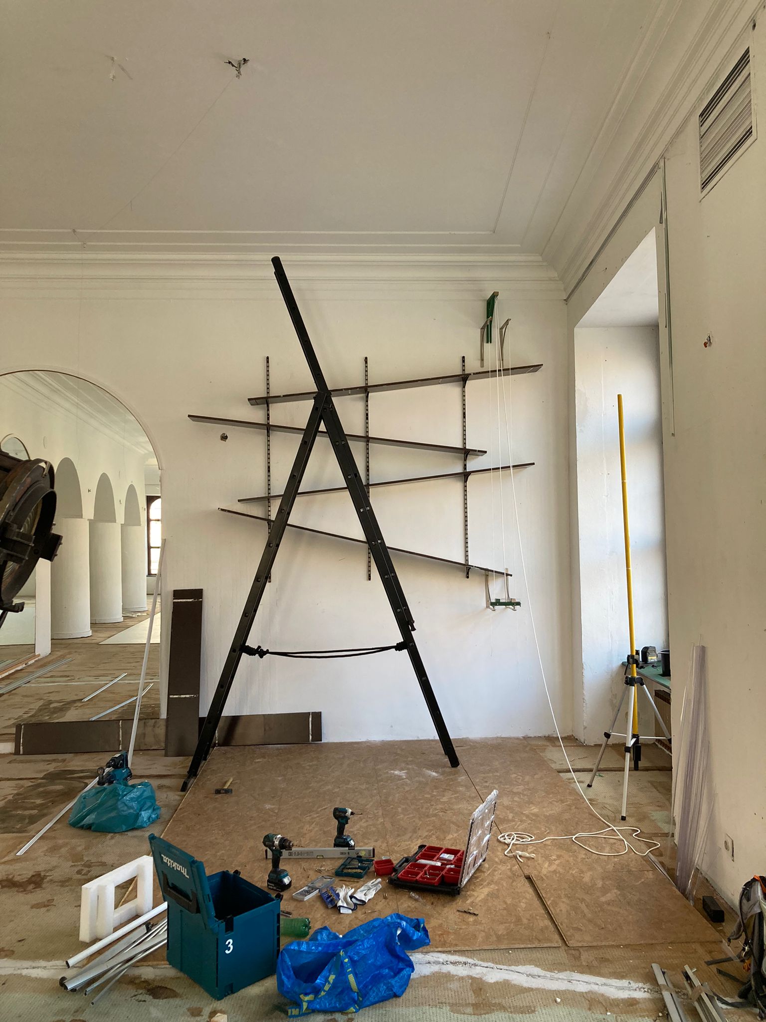 tofu no money hand shake